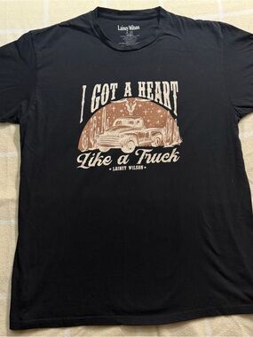 Lainey Wilson Black Graphic Tee - 'I Got a Heart Like a Truck', size L